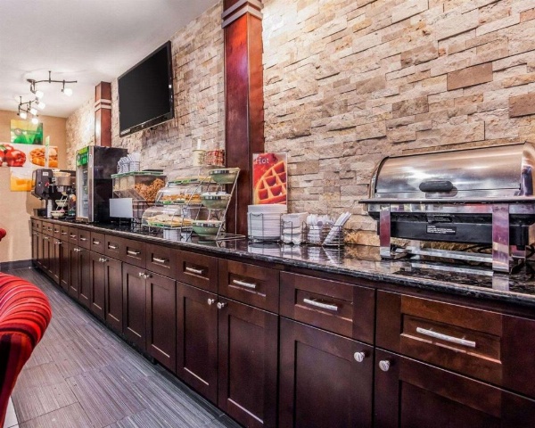 Quality Inn & Suites Des Moines Airport image 26