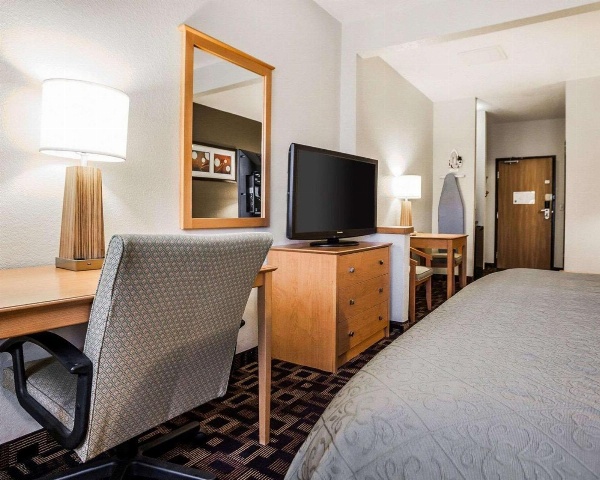 Quality Inn & Suites Des Moines Airport image 7